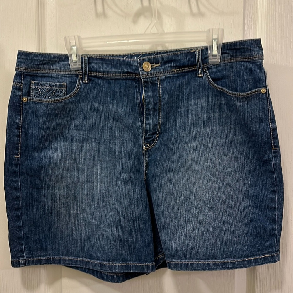 Gloria Vanderbilt All Around Slimming Effect Jean Shorts